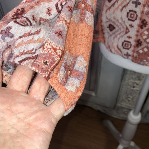 Mason & Belle Tribal Print Cold Shoulder Long Puff Sleeve Pop Over Top Size Med - Picture 3 of 9